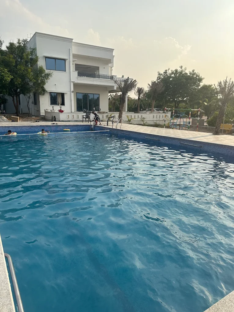 Resort amenities and pool area